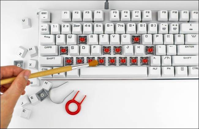 white-mechanical-keyboard-switches-changing